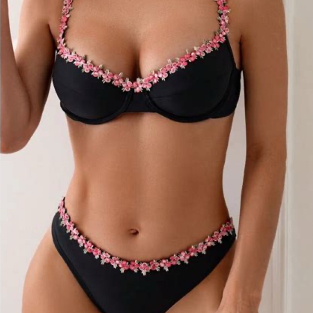 SHEIN | Floral Trim Bikini Set